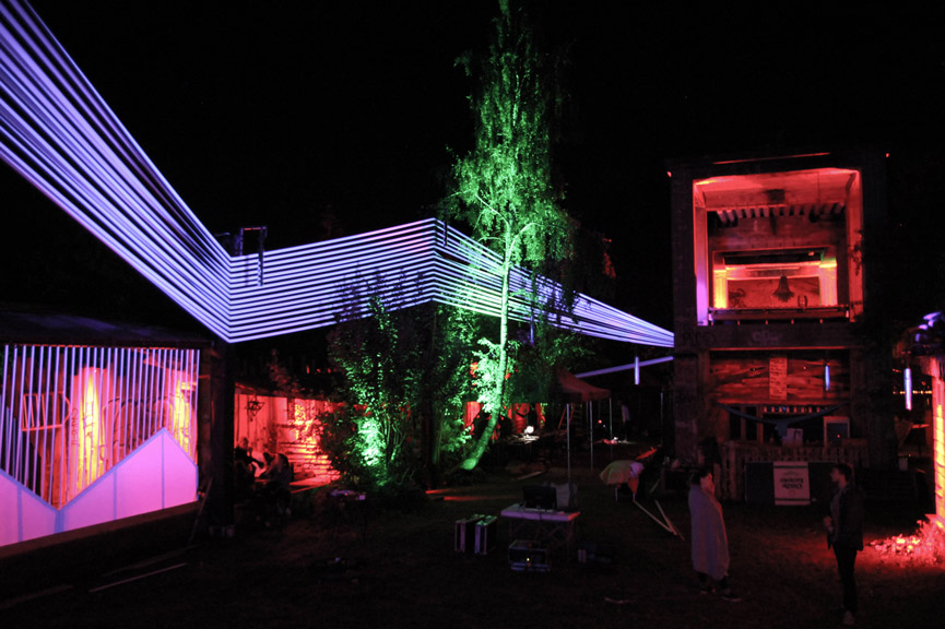 » Schwarzlicht-Event » Schwarzlicht-Leuchtband.jpg » Schwarzlicht-Event » Schwarzlicht-Leuchtband.jpg