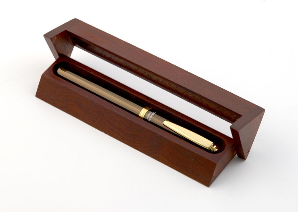 Kyocera Noble Liner Fb. bronce in Holzbox (KB25BR)